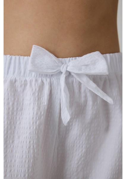 Optik Beyaz Alia Dantelli V Yaka Pamuklu Ayarlanabilir Askılı Şortlu Pijama Takımı fırsatları