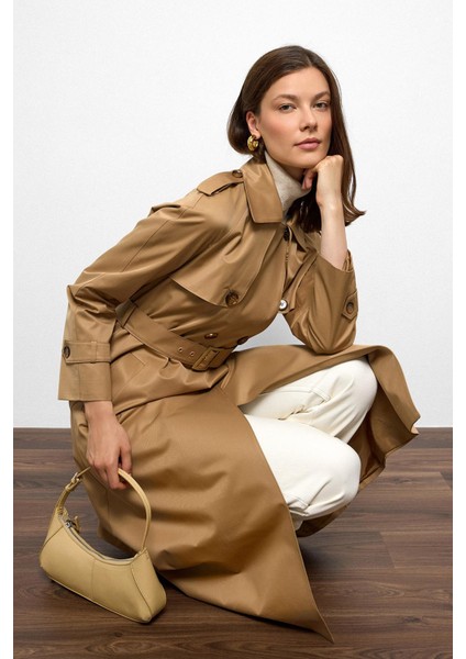 Apolet ve Pelerin Detaylı Reglan Kol Su Itici Özellikli Trençkot K. Kamel 6766