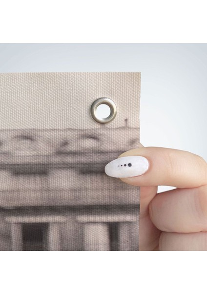 Carmen Sokakta Bir Su Birikintisinin Üzerinden Şemsiyeyle Atlıyor Duvar Örtüsü - HALISI-5286 fırsatları