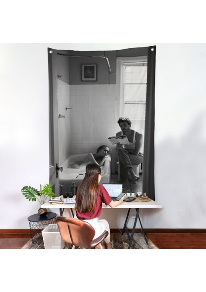 Küvetteki Kadına Kitap Okuyan Adam Duvar ÖRTÜSÜ-7815