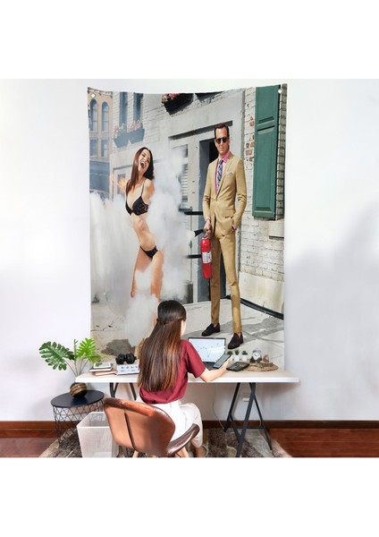 Kadına Tüp Ile Müdahele Eden Adam Duvar ÖRTÜSÜ-7755