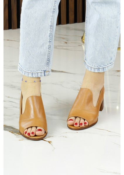 Emilia Taba Hakiki Dana Derisi Arkası Açık Lastik Bantlı Kalın Topuklu Rahat Günlük Sandalet modelleri