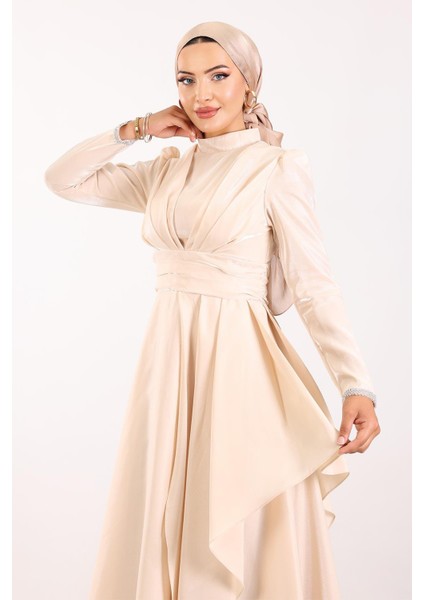 Kol Ağzı Taş İşlemeli Pile ve Volan Detaylı Tafta Saten Tesettür Abiye Elbise KREM 1215 fırsatları