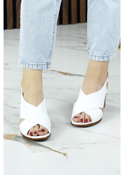 Soleil Beyaz Hakiki Dana Derisi Çapraz Bantlı Kalın Topuklu Rahat Günlük Sandalet modelleri