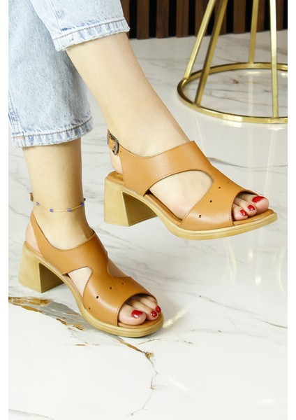 Ofelia Taba Hakiki Dana Derisi Delik Detaylı Tokalı Kalın Topuklu Rahat Günlük Sandalet