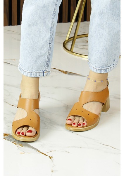 Ofelia Taba Hakiki Dana Derisi Delik Detaylı Tokalı Kalın Topuklu Rahat Günlük Sandalet modelleri