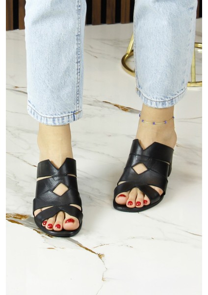 Bianca Siyah Hakiki Dana Derisi Önü Açık Kesik Detaylı Kalın Topuklu Günlük Terlik modelleri