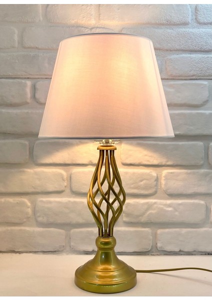 Decodelight Eskitme Gold Rustik Burgulu Metal Ayaklı Kristal Taşlı Beyaz Kumaşlı Abajur