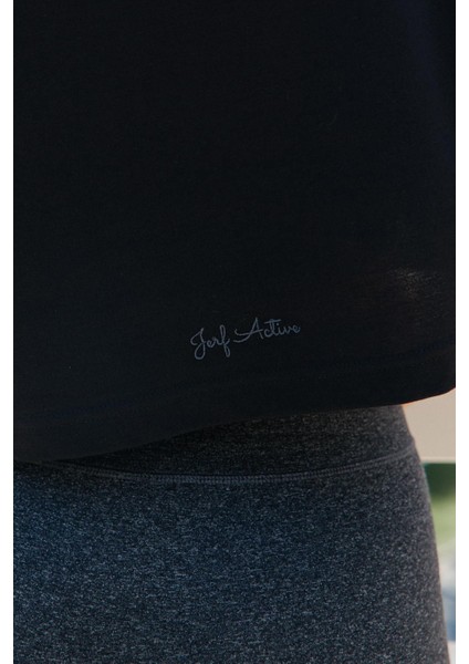 Aura Crop T-Shirt Siyah fırsatları