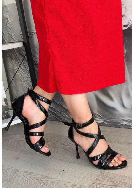 Bernishoes Mariya Siyah Rugan Topuklu Ayakkabı fiyatları