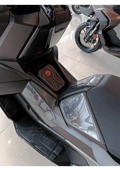 Honda ADV350 2024 ile Uyumlu Kaydırmaz 6D Karbon 28 Parça Tank Pad Seti GC29 modelleri