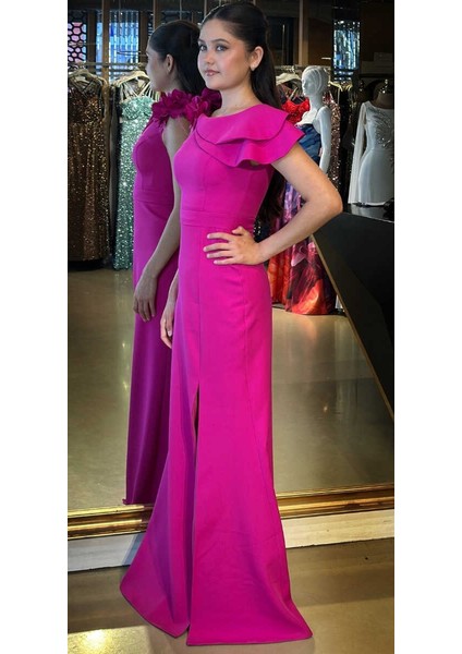 Fuşya Çiçek Detaylı Yırtmaçlı Düz Kesim Krep Uzun Abiye Elbise 11027 fiyatları