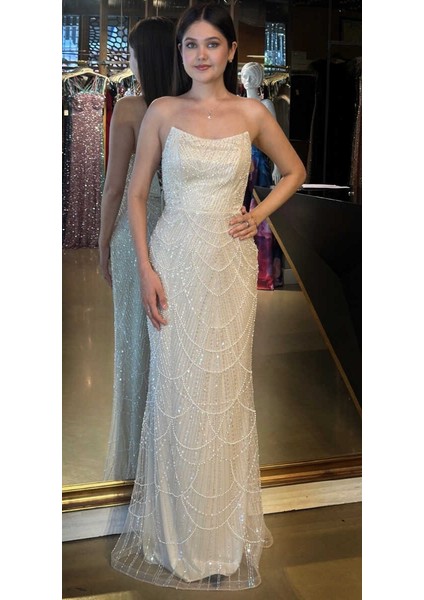 Krem Straplez Yaka Sırt Dekolteli Düz Kesim Pullu Boncuklu Uzun Abiye Elbise 7778