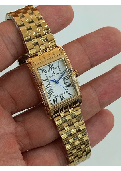 DKE.1.10863-2 Romen Rakamlı Dikdörtgen Kadran Metal Kordon Metal Kasa 3 Atm Suya Dayanıklı Altın Renk Kadın Kol Saati