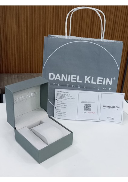 DKE.1.10863-2 Romen Rakamlı Dikdörtgen Kadran Metal Kordon Metal Kasa 3 Atm Suya Dayanıklı Altın Renk Kadın Kol Saati