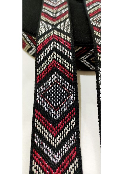 Siyah Kırmızı Gümüş Simli Geometrik Desen Şerit fiyatları