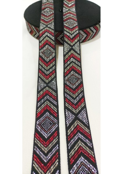 Siyah Kırmızı Gümüş Simli Geometrik Desen Şerit fırsatları