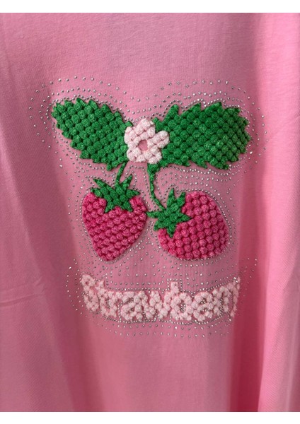Esferdiboutique Çilek Desenli Nakışlı Tişört