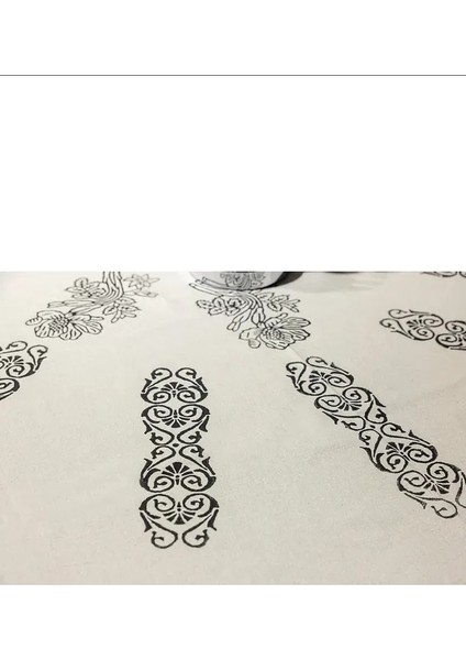 Diktörgen El Baskısı Etnik Desenli Masa Örtüsü