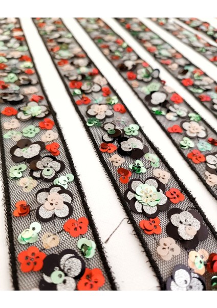 Pullu Simli Çiçek Desenli Tüllü Şerit