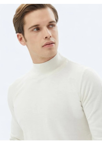 Ekru Yarım Balıkçı Yaka Düz Örgü Yün Karışımlı Triko Kazak fiyatları