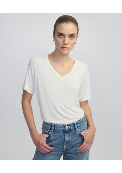 V Yaka Basic Tişört IW6250070015002
