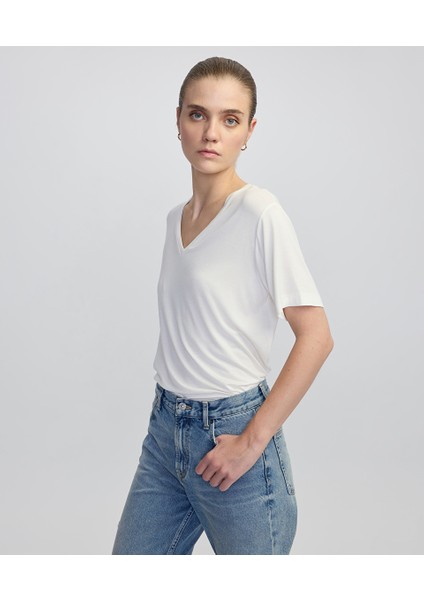 V Yaka Basic Tişört IW6250070015002 modelleri