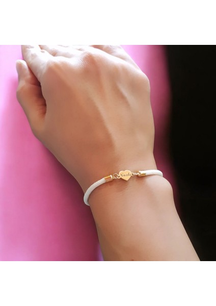 Altın Plakalı 14 Ayar Nazlı Ismine Özel Beyaz Örgülü Kalp Figürlü Hediye BILEKLIK-478ISIM