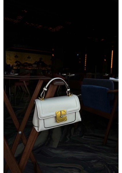 Krem Kilit Çevirmeli Omuz Çantası