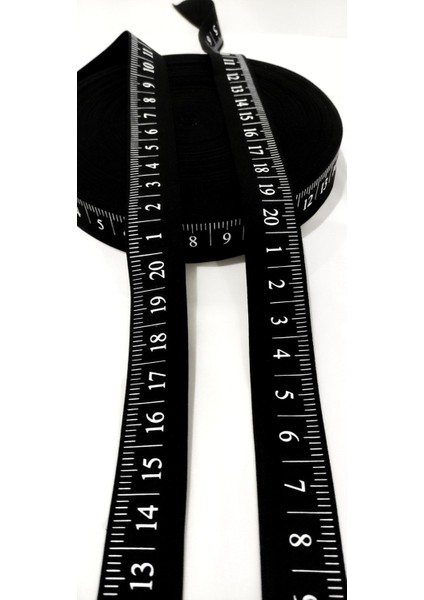 Siyah Beyaz Metre Desenli Lastik Şerit