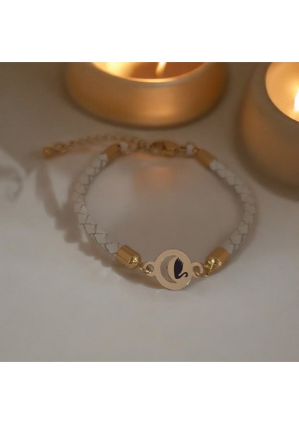 Altın Plakalı 14 Ayar Kuğu Temalı Doğal Beyaz Derili Ay Motifli Hediye BILEKLIK-477SEMBOL fiyatları