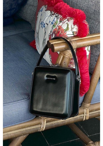 Siyah Dikdörtgen Model Omuz Çantası