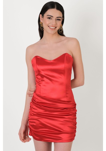 Defendo Kalp Yaka Straplez Yanları Büzgülü Kısa Abiye Elbise Kırmızı