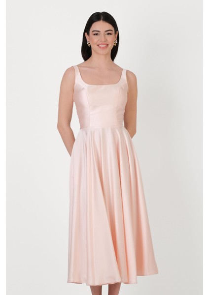 Nema Sırtı Çapraz Bağlamalı U Yaka Midi Abiye Elbise Pudra