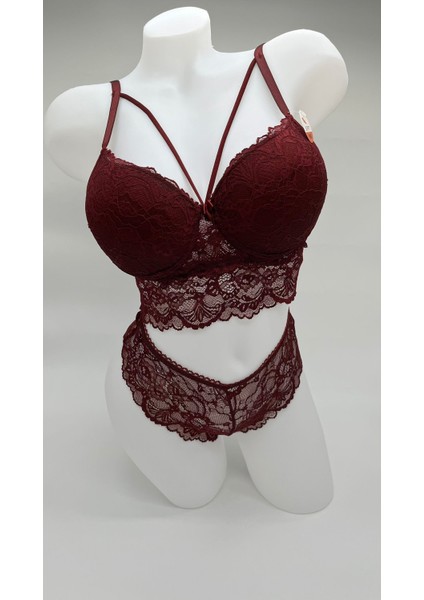 Bordo Dantelli Takım – Zarafetin Cesur Yüzü