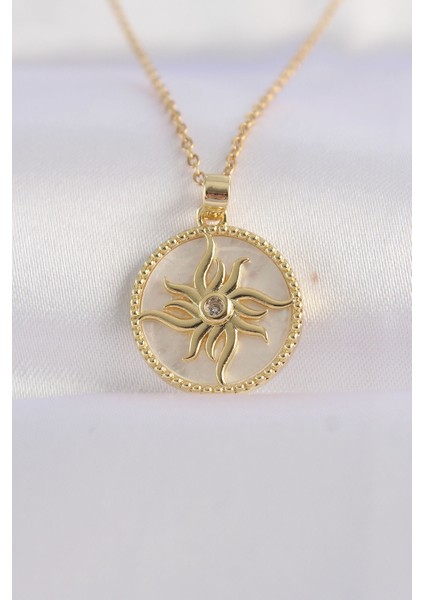 316L Çelik Zincir Altın Renk Zirkon Taşlı Oval Tasarım Güneş Kolye - TJ-BKO8653