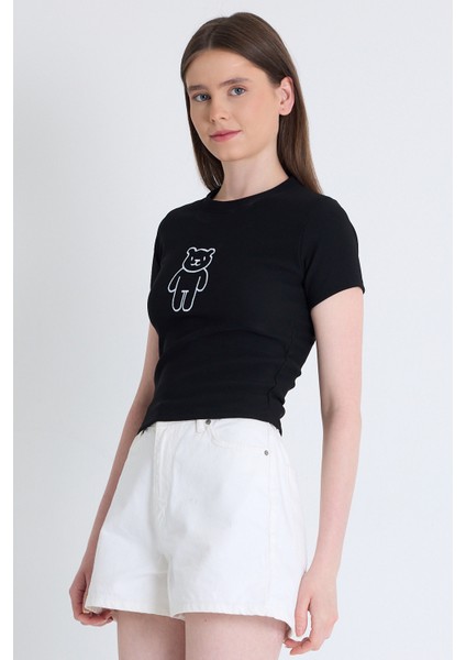 Siyah Ayıcık Işlemeli Slim Fit Crop Tişört 2217 fiyatları