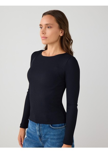 Siyah Dar Kesim Kayık Yaka Örme Bluz modelleri