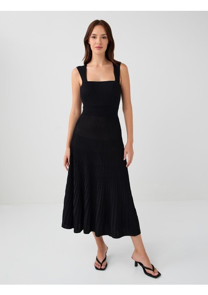 Siyah Kalp Yaka Kolsuz Midi Triko Elbise