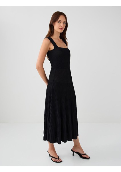 Siyah Kalp Yaka Kolsuz Midi Triko Elbise fiyatları