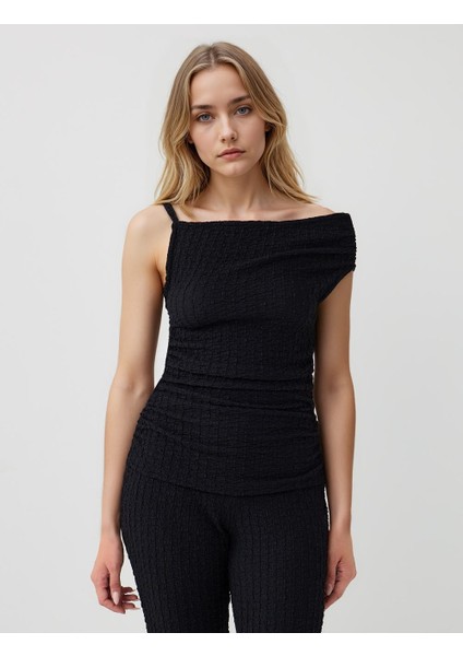 Siyah Dar Kesim Asimetrik Örme Bluz