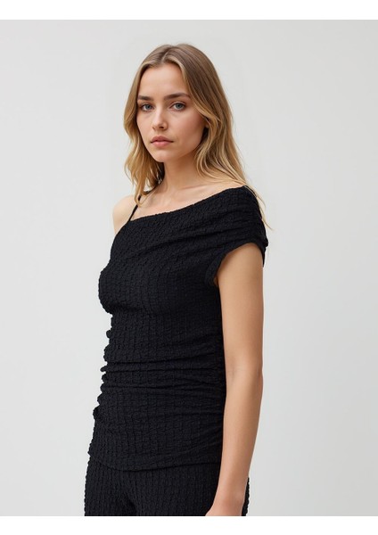 Siyah Dar Kesim Asimetrik Örme Bluz fırsatları