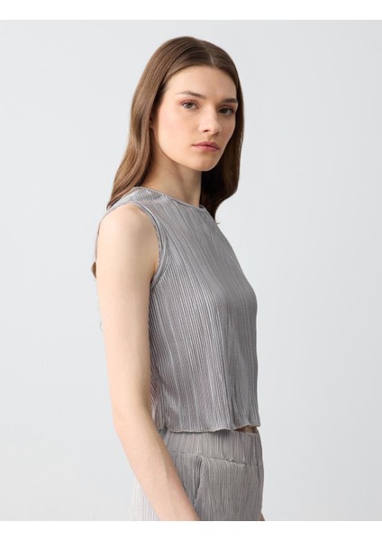 Gümüş Dar Kesim Yuvarlak Yaka Piliseli Örme Bluz fırsatları