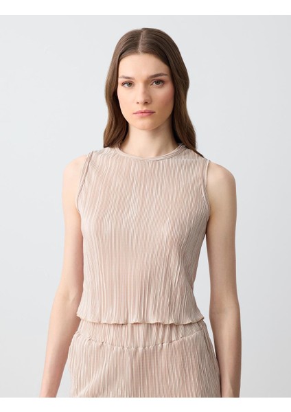 Bej Dar Kesim Yuvarlak Yaka Piliseli Örme Bluz