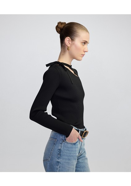 Yakası Bağlamalı Cutout Triko IW6250050355001 modelleri