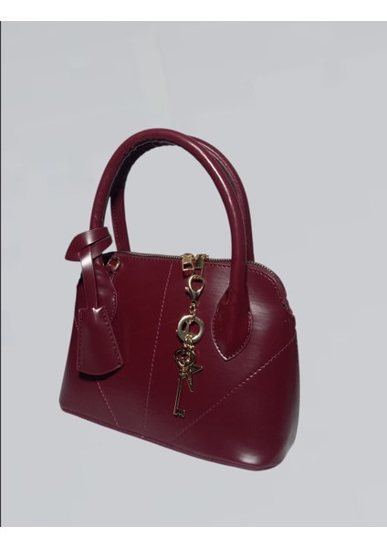 Suni Deri Charm Detaylı Çanta
