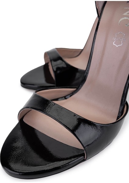 Kadın Hakiki Deri Siyah Rugan Topuklu Ayakkabı 820 910 Bn Ayk Y25 Sıyah Krsk Rgn modelleri