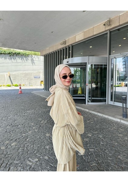 Bej Piliseli Kimona Takım fırsatları