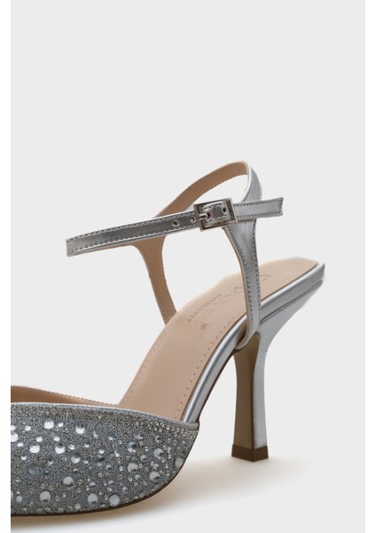 Sivri Burunlu Orta Topuklu Taşlı Kadın Ayakkabı