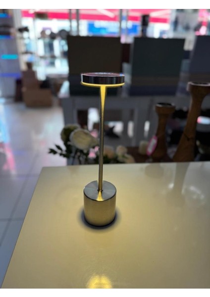 Gümüş Çubuk Model Ledli Masa Lambası 33CM fırsatları